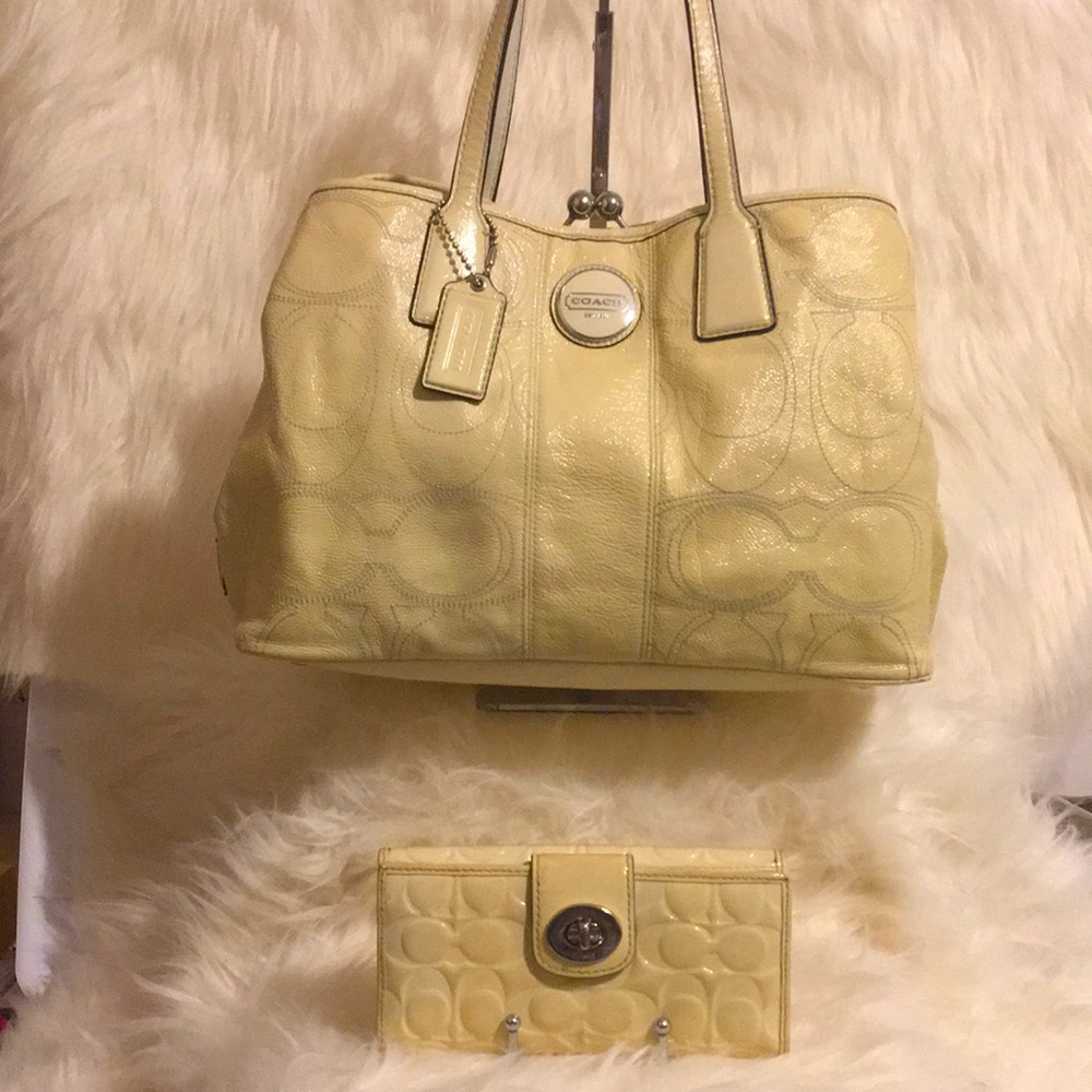 Coach E1182-F15658 Signature Stitch Patent Leather Frame Carry All Y2K Set